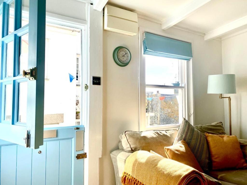 Holiday home 3 Bedroom Minutes Walk From Town, Harbour & Beaches. *