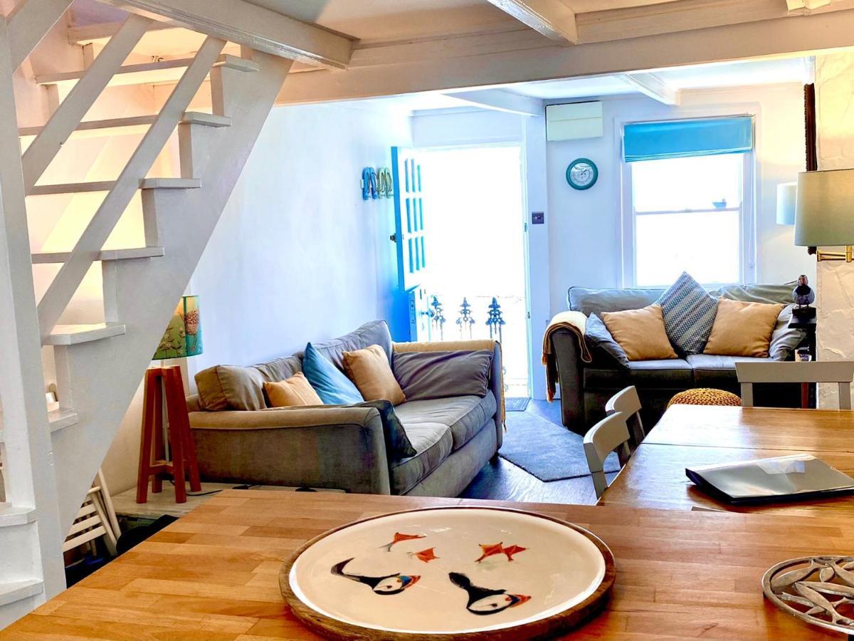 3 Bedroom Minutes Walk From Town, Harbour & Beaches. *